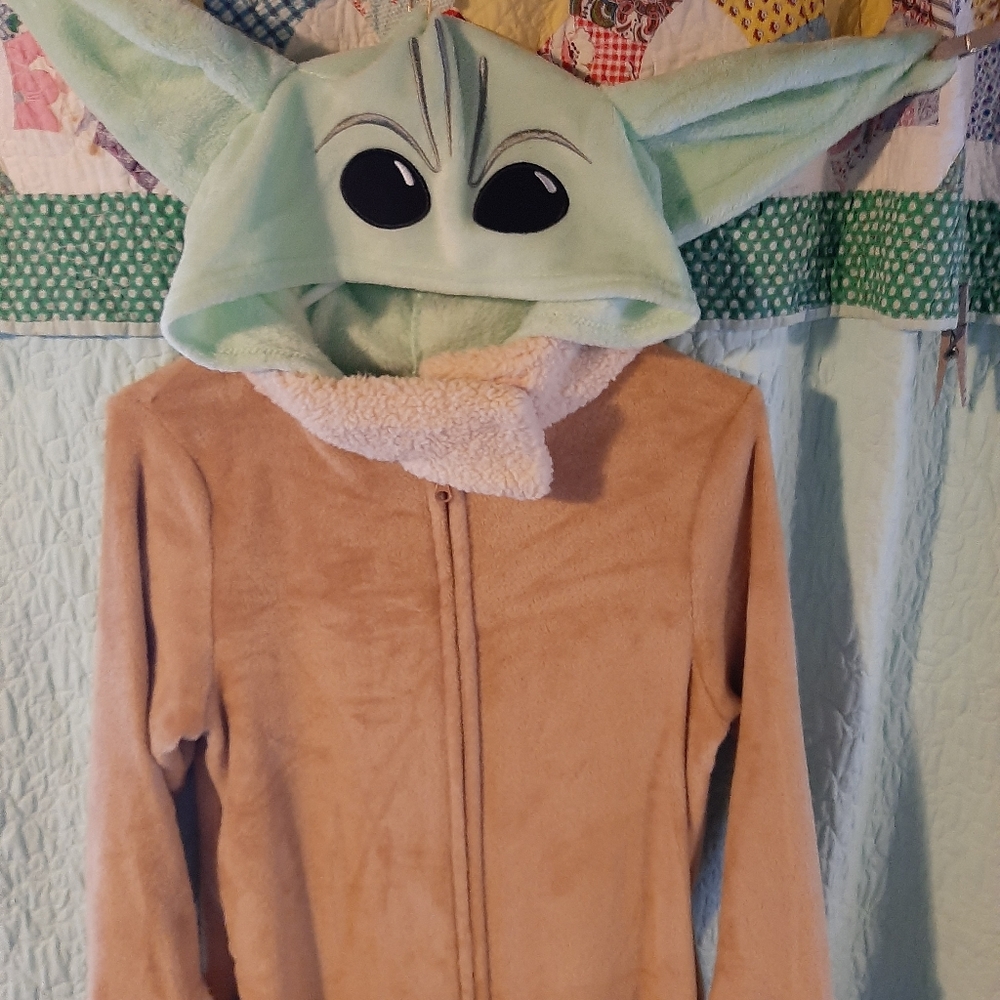 Star Wars Yoda Sleepware m 8/10 TALL